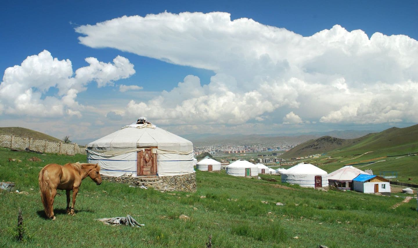 paysage-steppes-yourtes-mongolie